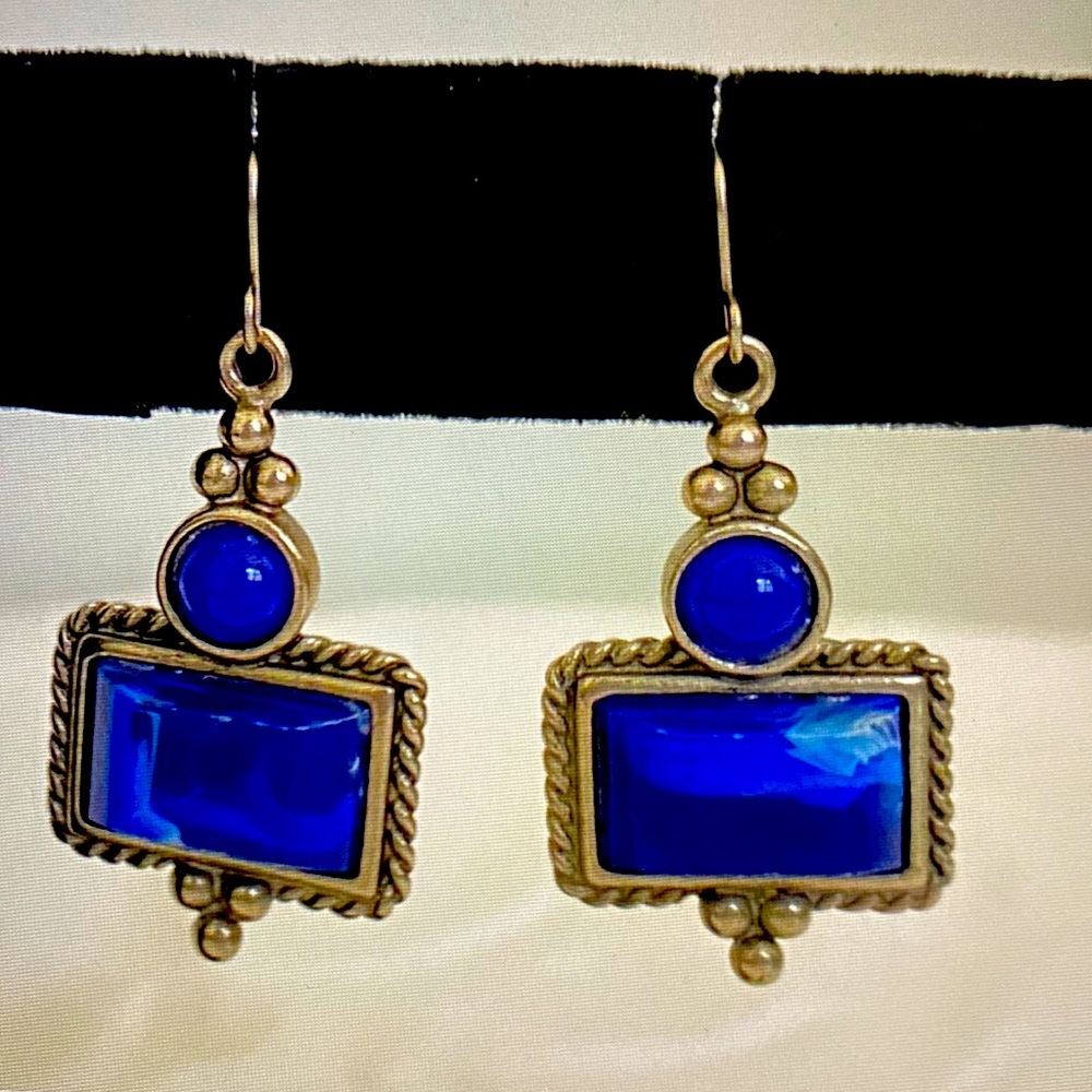 Vintage Beautiful Blue Stone Earnings